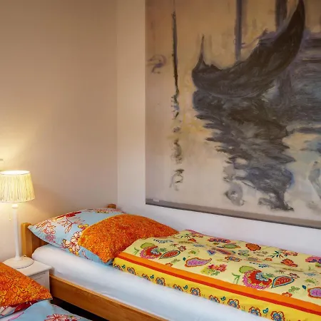 Striking Apartment Near Lake In Wannsee شقة *