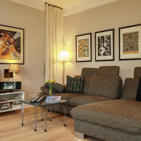 Апартаменты Striking Apartment Near Lake In Wannsee *