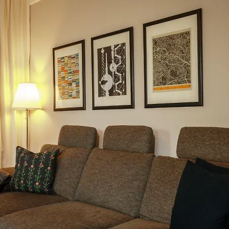 Апартаменты Striking Apartment Near Lake In Wannsee
